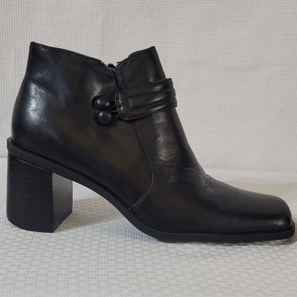 Nicole Shoes - Nicole black leather sq toe side zip block heel short boots size 7
